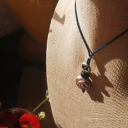 Colgante Caracol de Plata con Turmalina verde botella