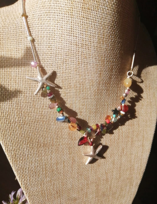 Collar multicolor y estrellas de Plata