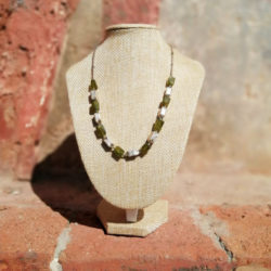Collar de Granate verde y Plata