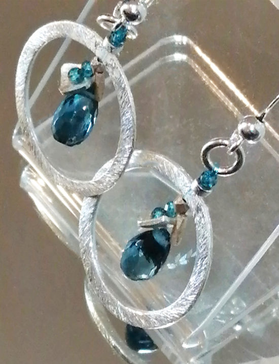 Conjuento, colgante y pendientes, de gotas de Topacio azul London y Plata